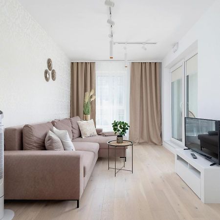 Apartment With Balcony & Parking Mogilska By Renters Prestige Краков Экстерьер фото