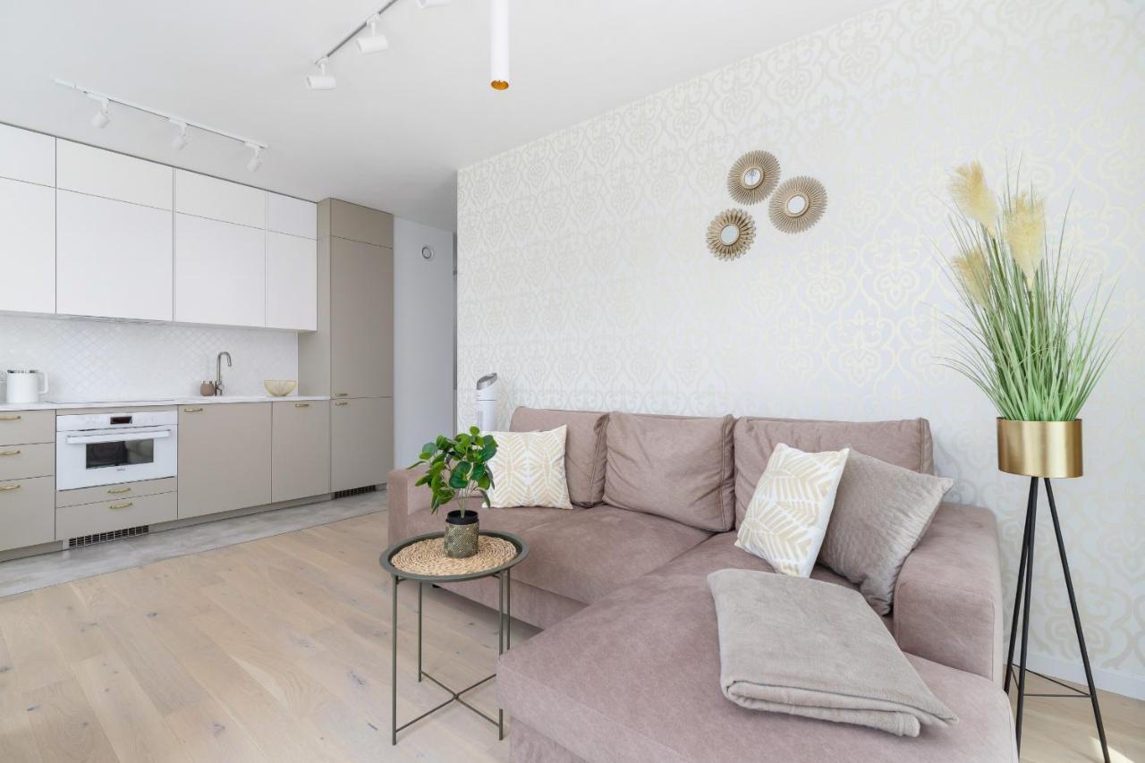 Apartment With Balcony & Parking Mogilska By Renters Prestige Краков Экстерьер фото