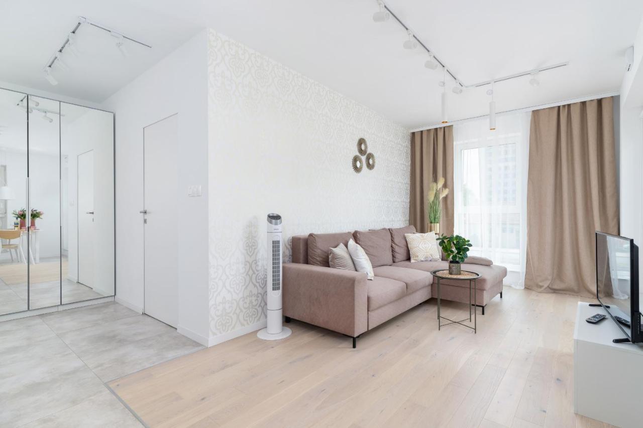 Apartment With Balcony & Parking Mogilska By Renters Prestige Краков Экстерьер фото