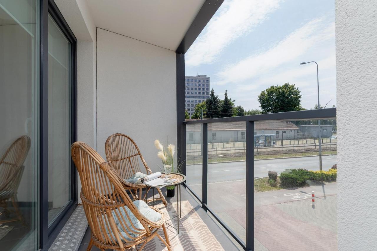 Apartment With Balcony & Parking Mogilska By Renters Prestige Краков Экстерьер фото