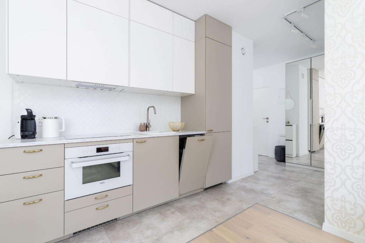 Apartment With Balcony & Parking Mogilska By Renters Prestige Краков Экстерьер фото
